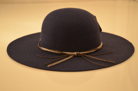 Wallaroo Hat Company - Savannah Brim Hat in Camel/Black Stripes