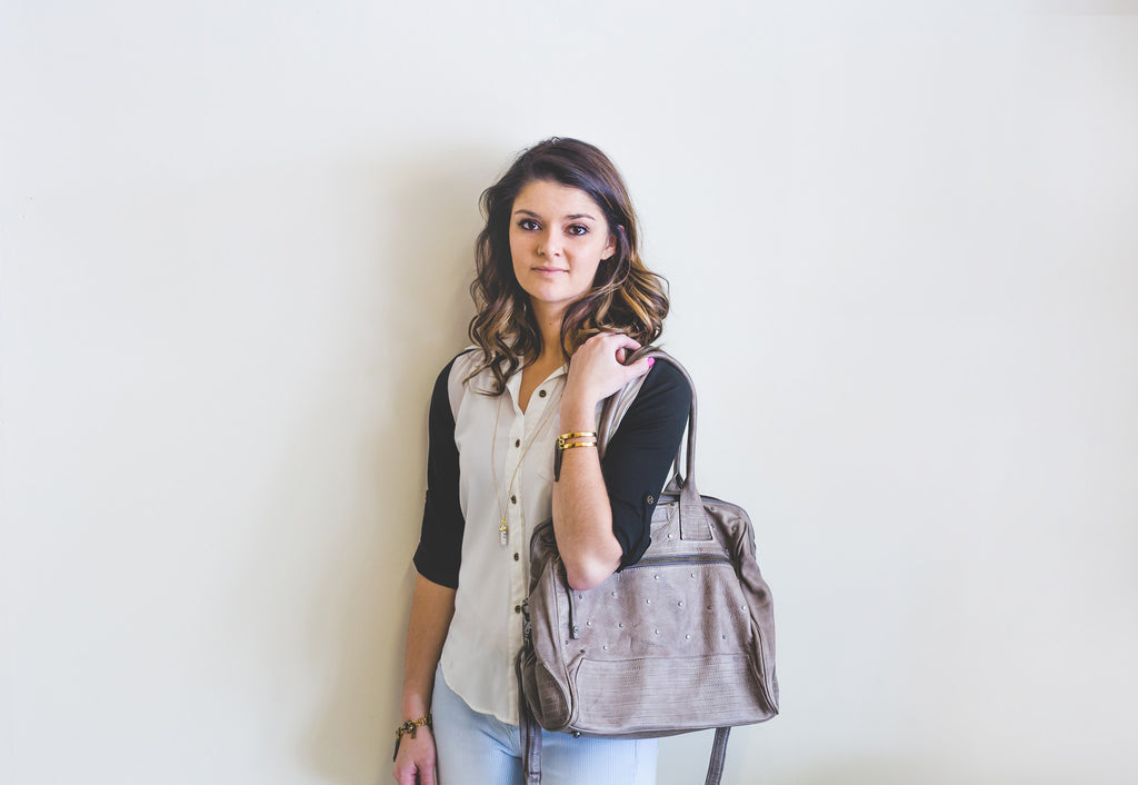 Day & Mood Tasha Stud Bag in Light Grey