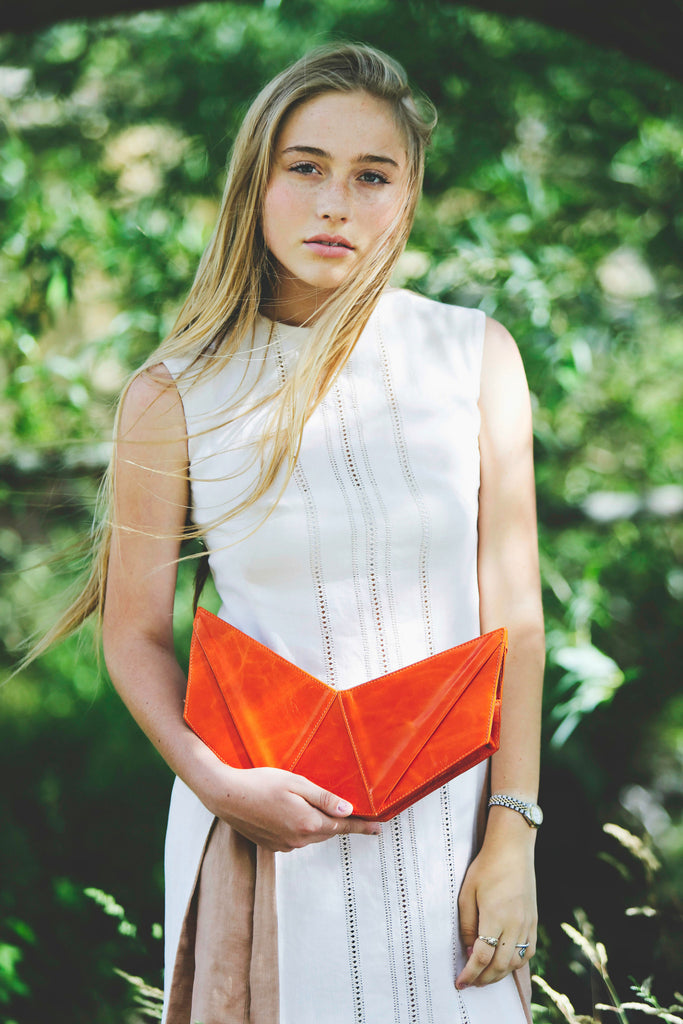 Dareen Hakim Le V Clutch